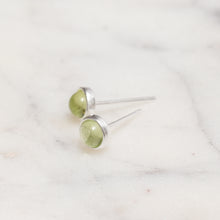 Load image into Gallery viewer, Sterling Silver Peridot Crystal Earrings